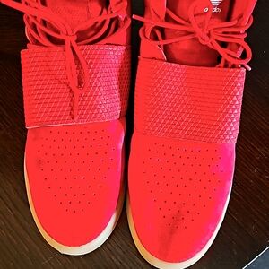 Adidas Tubular Invaders Size 12 Red
